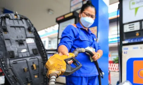 Giá xăng dầu tăng mạnh vào ngày mai?